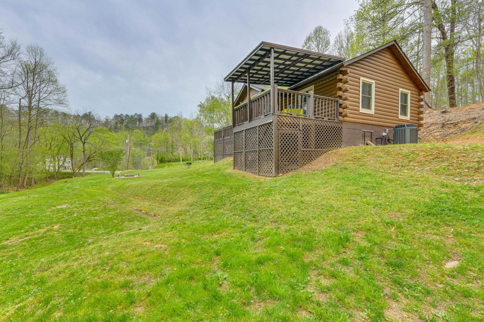Smoky Mountain Cozy Cove Cabin Deck And Fire Pit! Cosby Extérieur photo