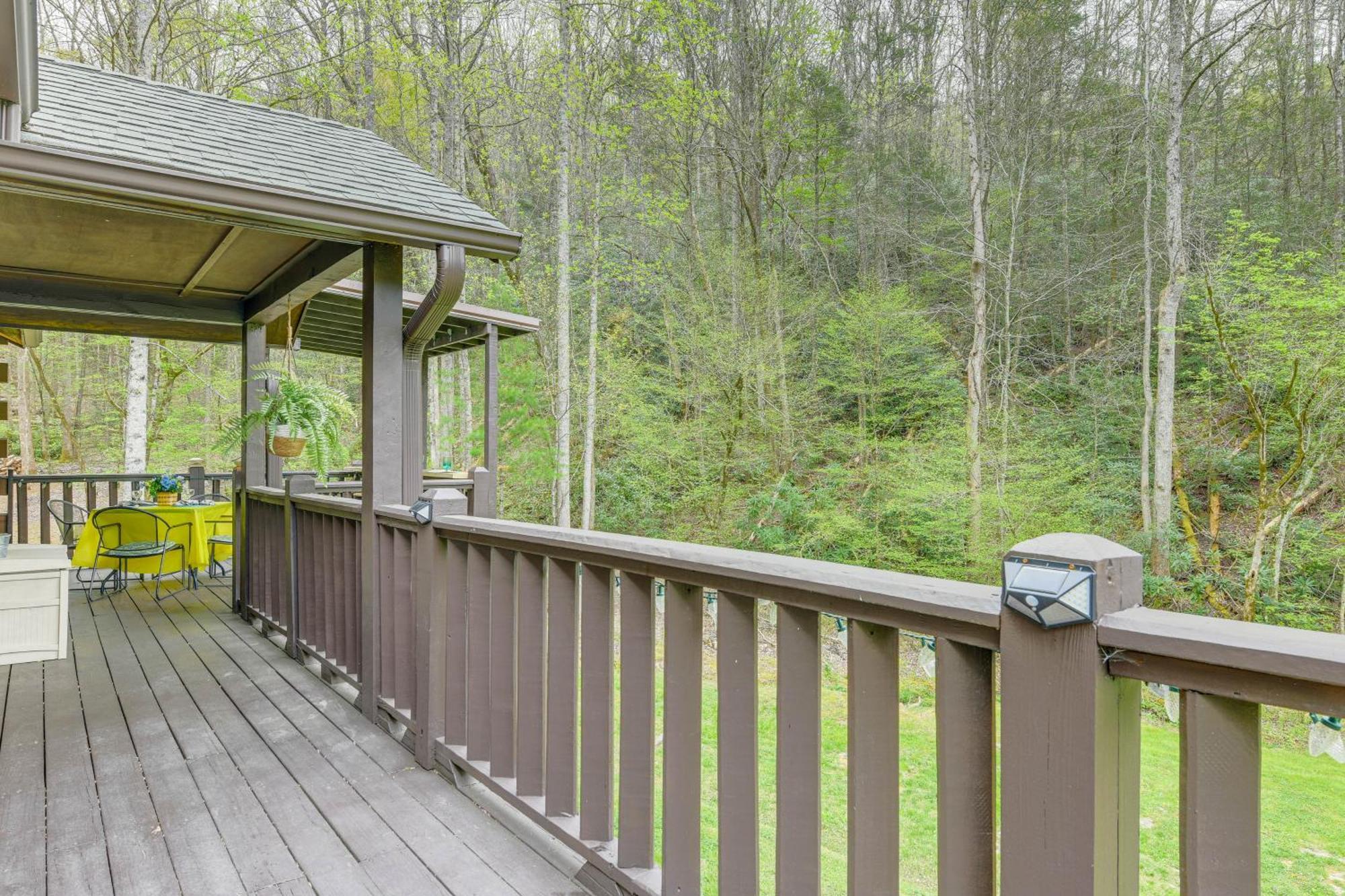 Smoky Mountain Cozy Cove Cabin Deck And Fire Pit! Cosby Extérieur photo